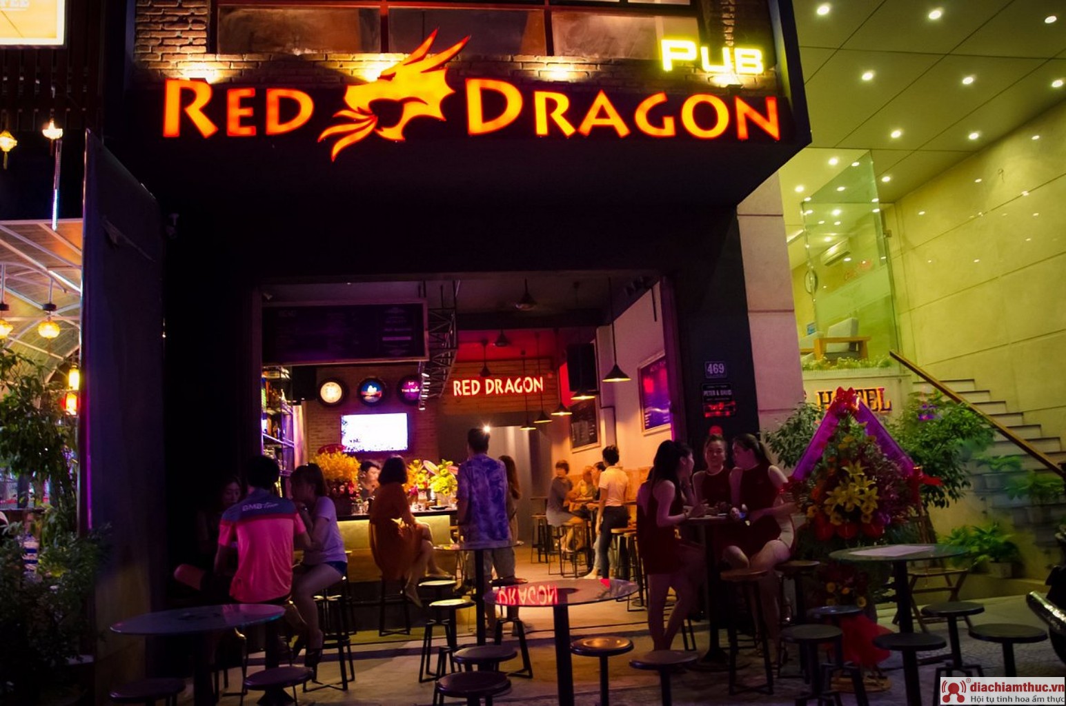 Red Dragon Pub