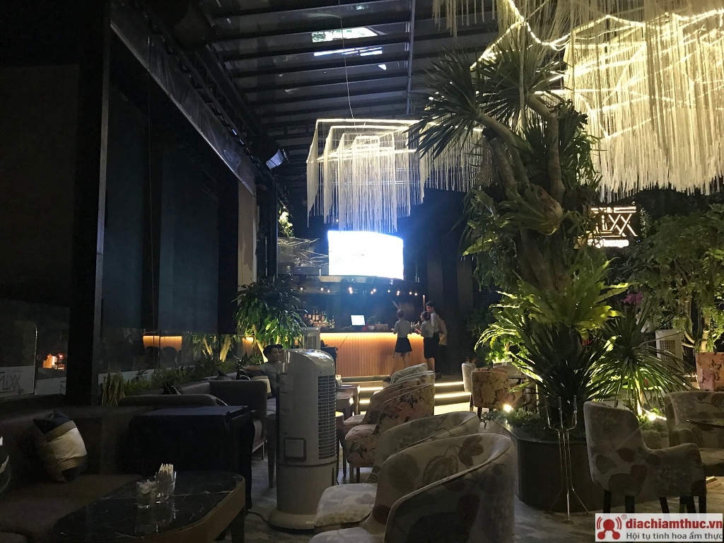 Review LUX Sky Lounge