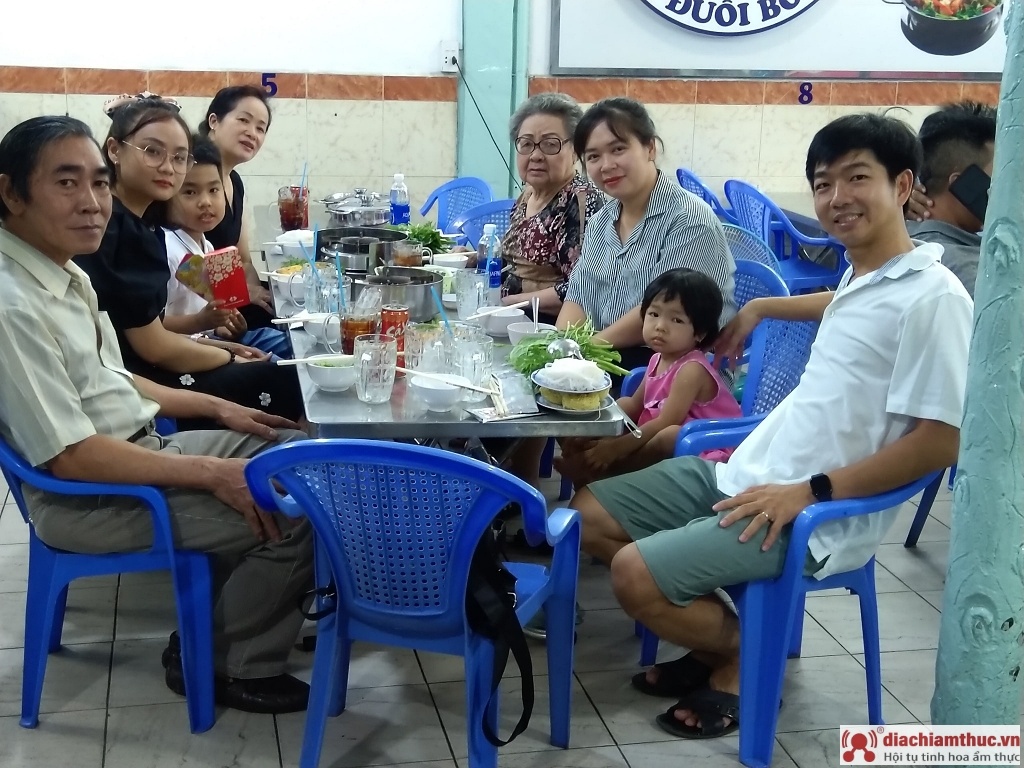 Lẩu Đuôi Bò - Nguyễn Văn Đậu ở TP. HCM