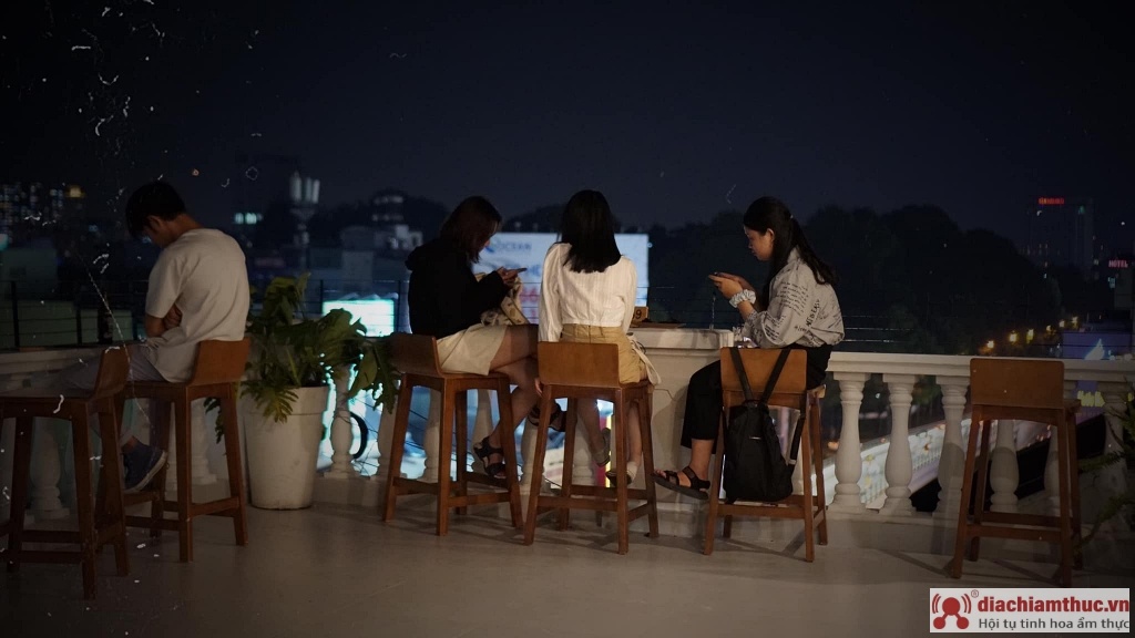 Love Rosie Rooftop Cafe