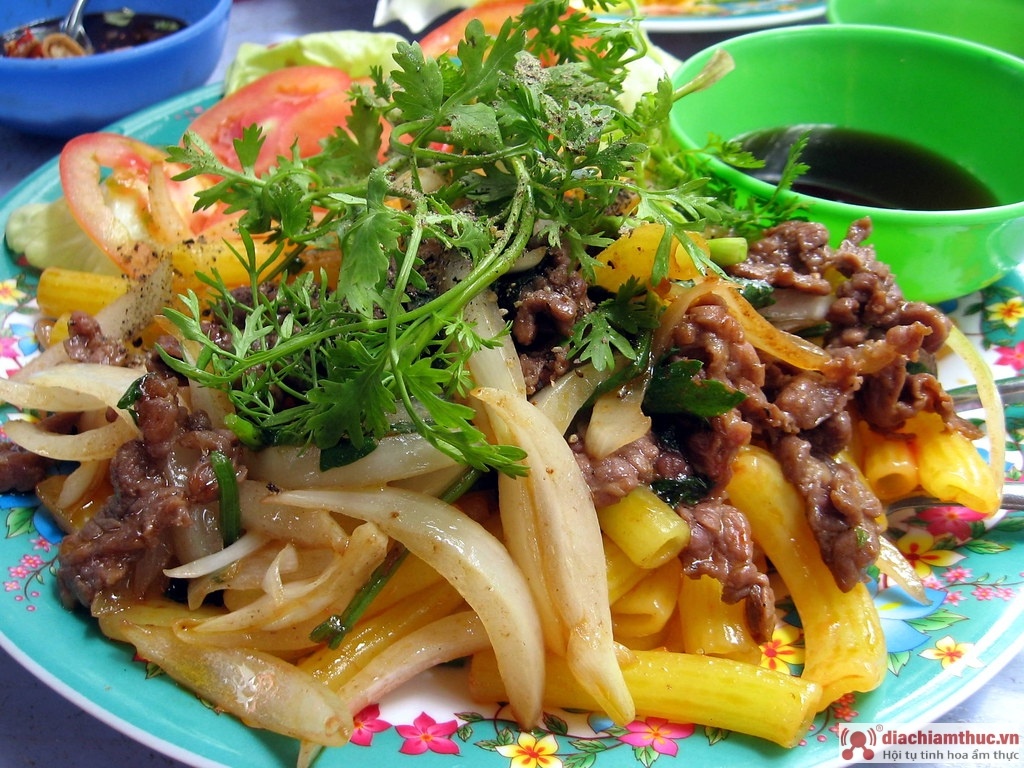 Review Nui xào bò