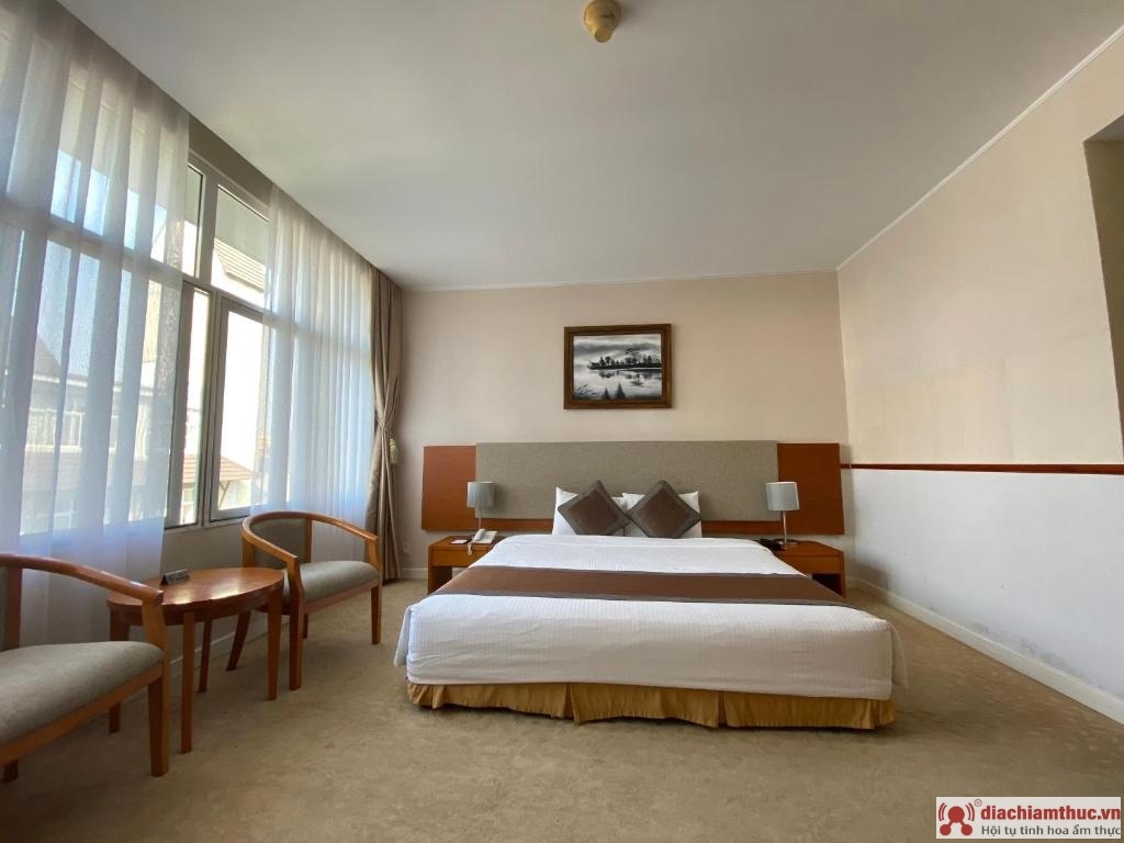 Phòng nghỉ tại Khách sạn Mường Thanh Holiday Đà Lạt được trang bị đầy đủ tiện nghi hiện đại