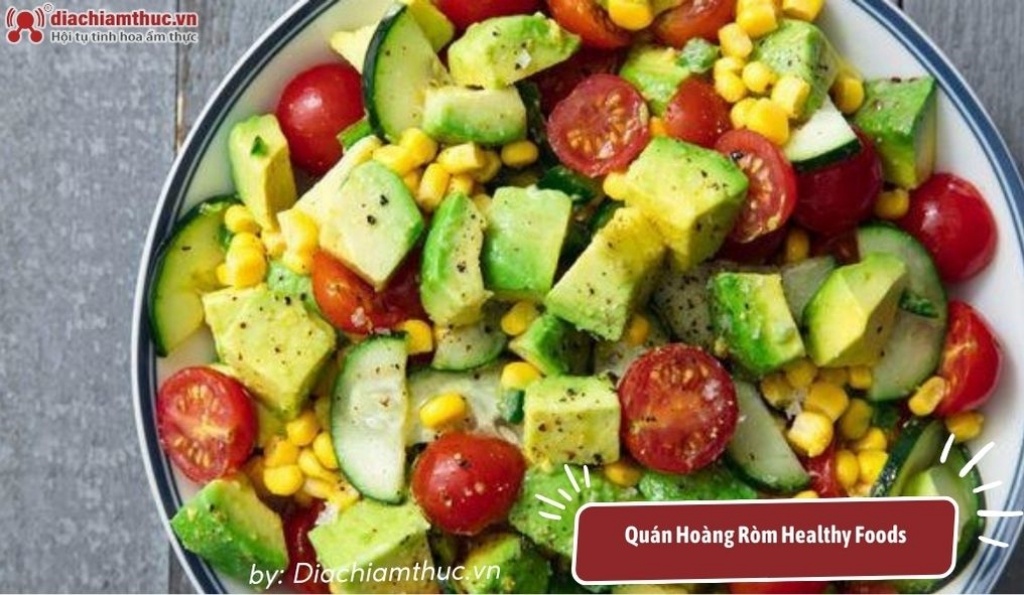 salad với các loại rau xanh quán Hoàng Ròm Healthy Foods