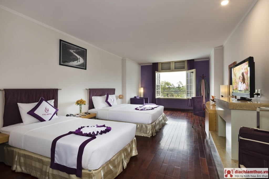 Phòng tại Khách sạn TTC Hotel Premium được thiết kế sang trọng và tiện nghi 