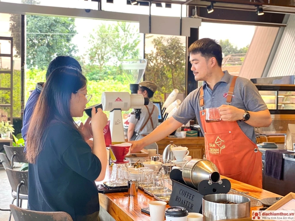 Tour cà phê tại Tám Trình Coffee thưởng thức cà phê ngon